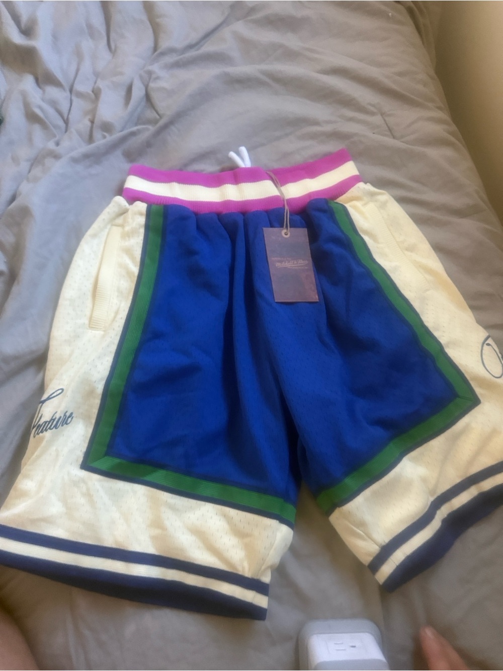 FEATURE
FEATURE X MITCHELL & NESS SHORTS - BLUE